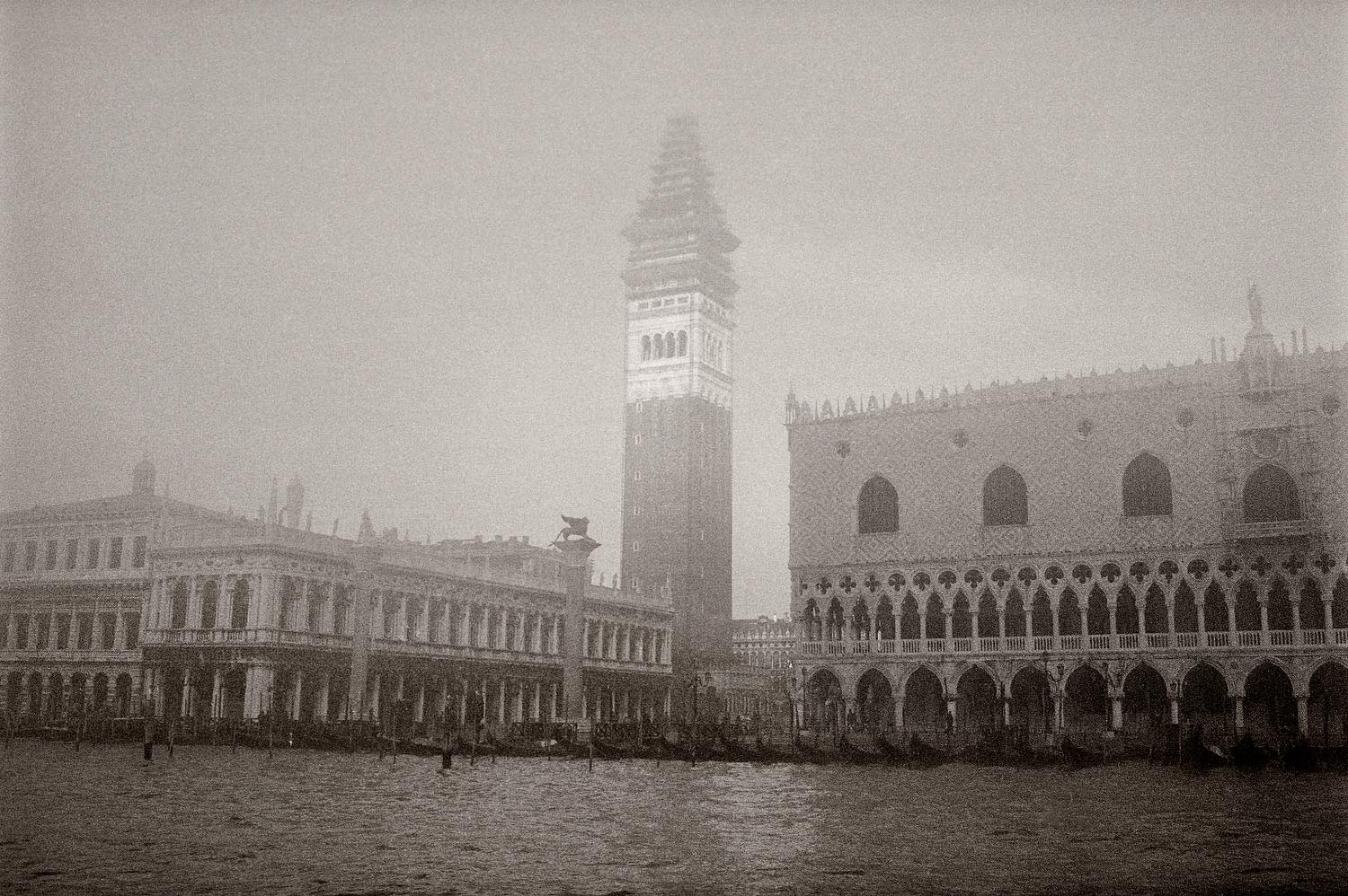 Venice B&W 07